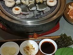 -围炉肉舍•炭烤活鳗•丹东海鲜烤肉(步行街店)