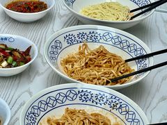 -李与白包子铺(桐梓林店)