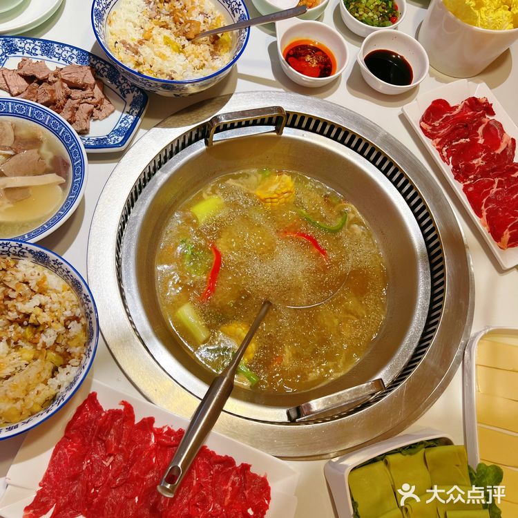 火锅当然要吃现切牛肉啦！