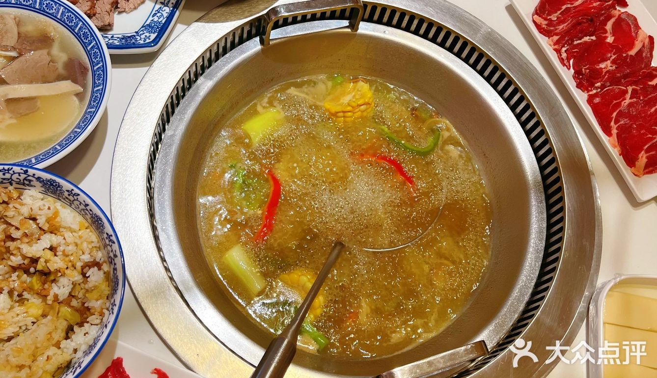 火锅当然要吃现切牛肉啦！