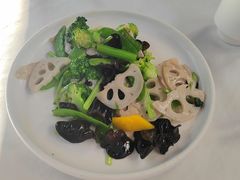 西兰花炒木耳藕片-鸽味轩·粤菜小馆(高楼门总店)