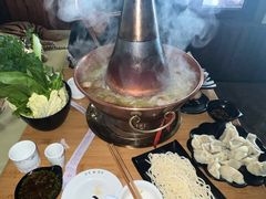 -果松木炭酸菜铜火锅·外婆参鸡汤