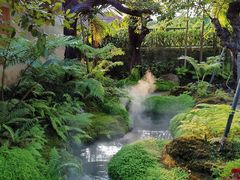 -Chom Cafe and Restaurant