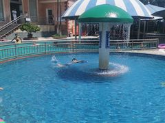 -氡泉温泉花园