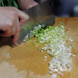被忽视的营养食材芹菜叶系列之香芹叶炒蛋