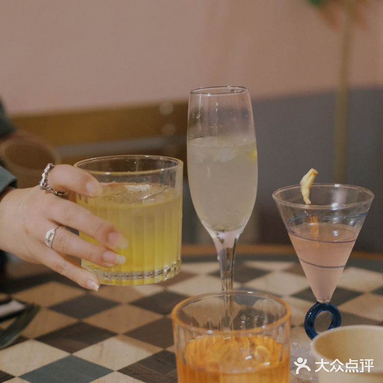 贵阳市区松弛感天花板 早咖晚酒都浪漫