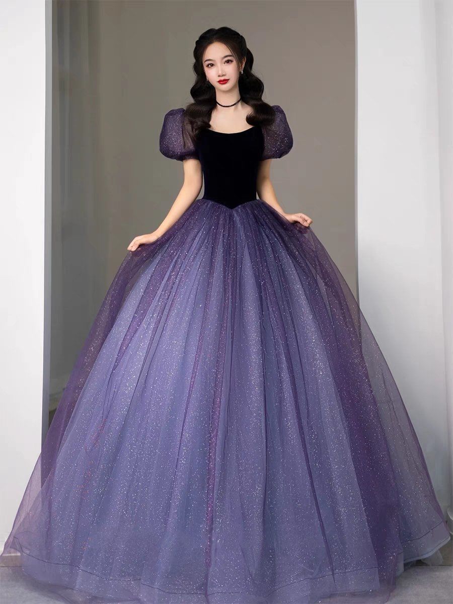 蓝色蓬蓬礼服裙在逃公主