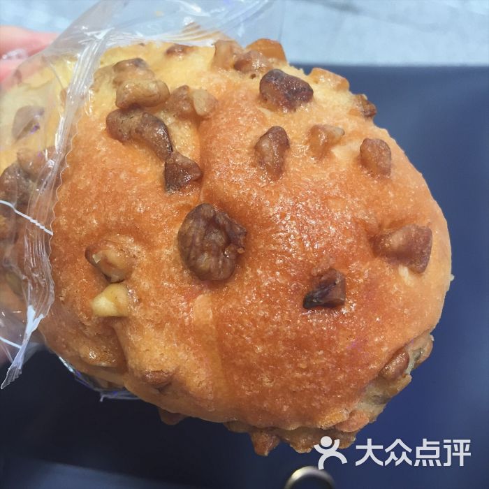 桂香园核桃坚果面包图片 
