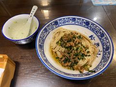 开洋葱油拌面-裕兴记•蟹黄面馆(人民广场店)