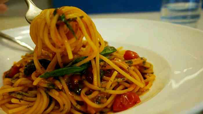 yummy pasta 亚米意面-"地址 就在原来的红泥门口,非常好找环境.