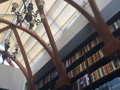 -钟书阁(松江泰晤士小镇店)