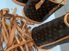 -爱革·洗衣改衣·洗鞋修鞋·洗包修包·奢侈品护理(宝地广场店)