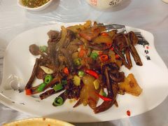 炒菌子-茂县小辣椒川菜馆-羌家铜锅土火锅
