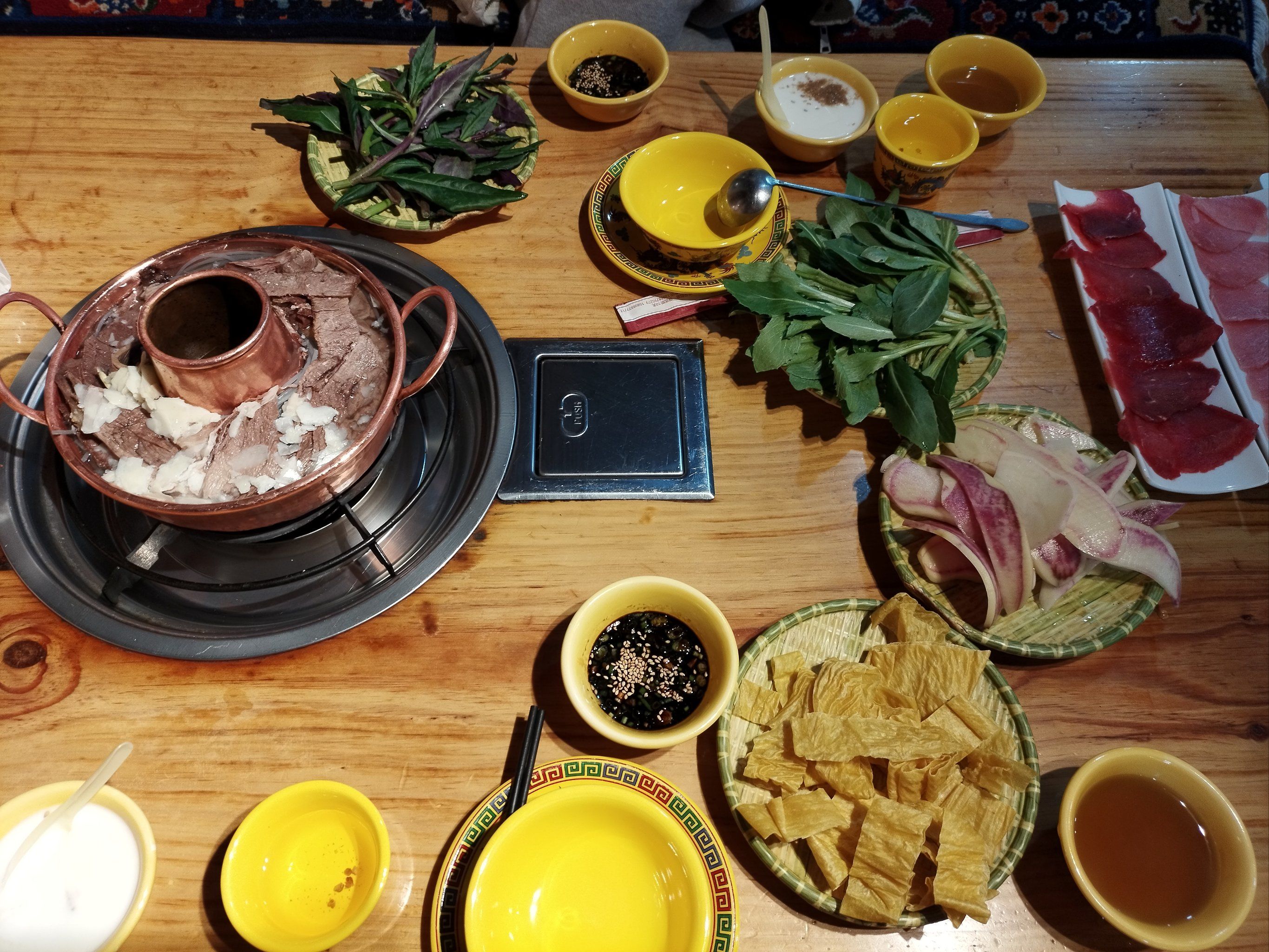 香格里拉美食牦牛肉火锅