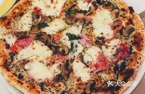 Truffle Mushroom Ham Pizza