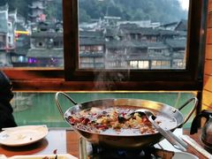 -临江餐馆二楼美食部落