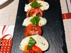 新鲜水牛芝士配番茄-Primo·丽莫意大利窑烤披萨