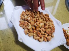 -东巴谷野生菌火锅餐厅