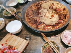 -渝嘴小老弟老火锅(华新村店)