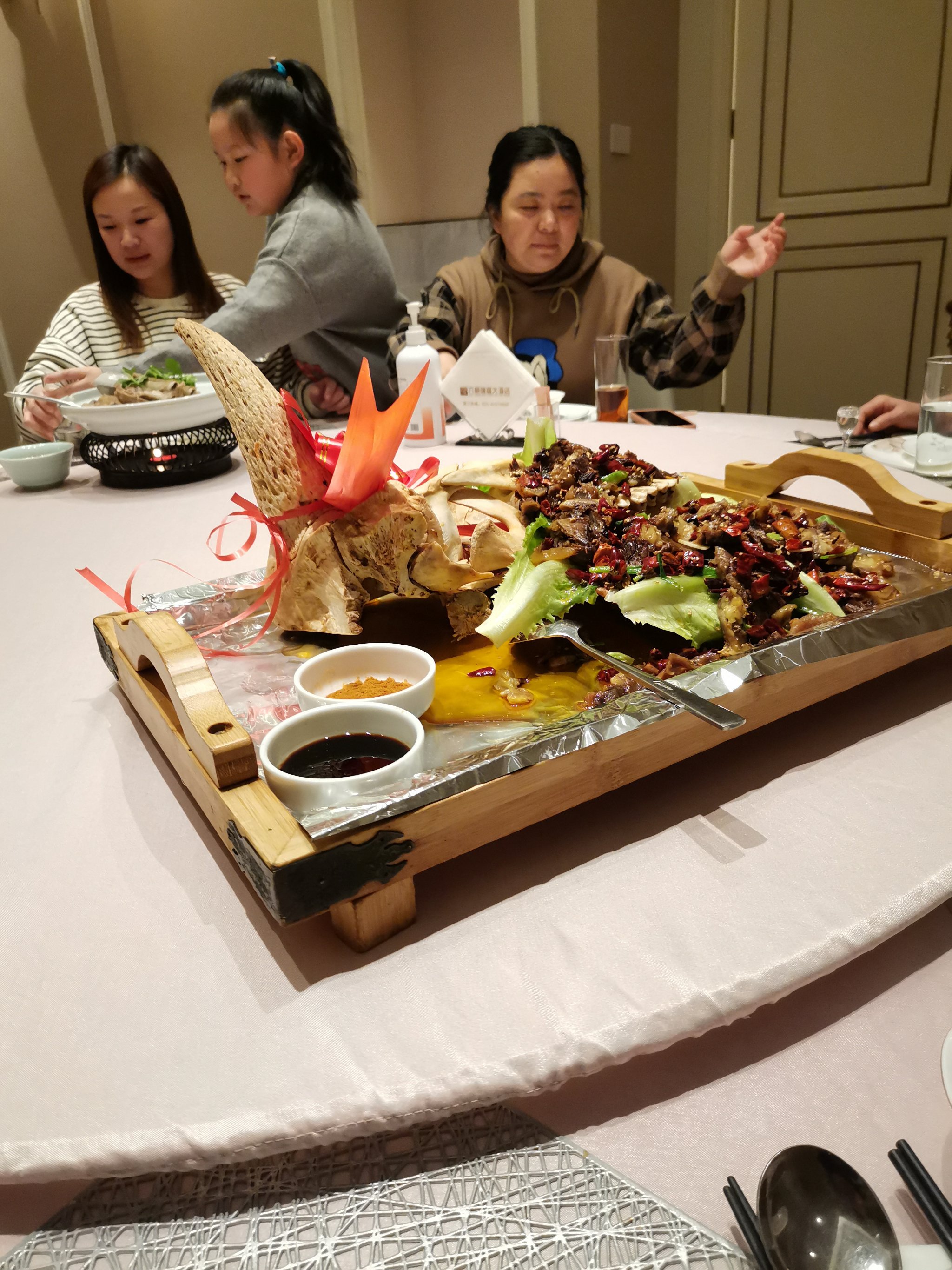 中餐厅合照图片