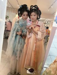 -一揽芳华汉服旗袍体验馆(拙政园店)