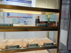 面包甜点陈列柜-袁亮宏饺子云吞(侯家桥菜场店)