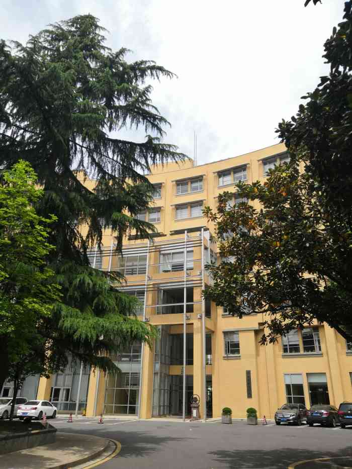 上海交通大学(长宁校区)-"虽然课程结束了,但是交大的老师还是会经常.
