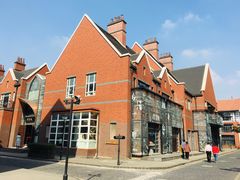 -钟书阁(松江泰晤士小镇店)