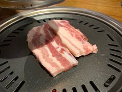 厚切猪肉-·缸桶屋·韩式牛肋条自助烤肉(西湖D11店)