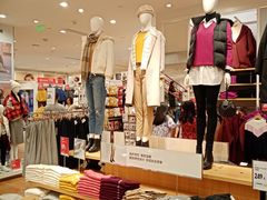 店内环境-优衣库(深圳万象天地旗舰店)
