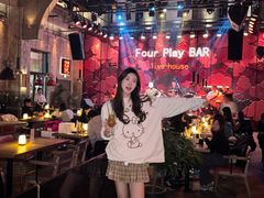 -FOUR PLAY BAR