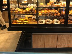 面包甜点陈列柜-皇冠幸福里动物奶油生日蛋糕(万达店)