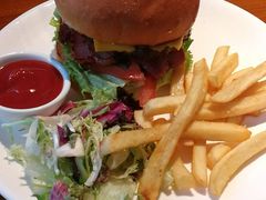 牛油果牛肉汉堡-ZEMOCAFE·FUSION FOOD(西交利物浦店)