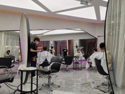 -变画·发型STUDIO