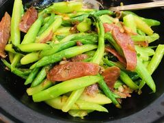 芥兰烧腊肠-鹊华居·地道鲁菜·海鲜·融合味(大明湖店)