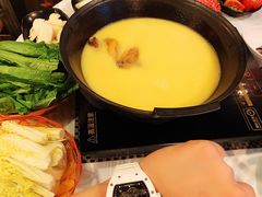 -鲜入围煮花胶鸡海鲜火锅