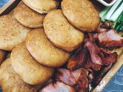 小饼炭烧肉-龙香居海鲜家常菜饭店·特色驴肉·古城浑锅
