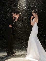 -至臻微拉婚纱摄影