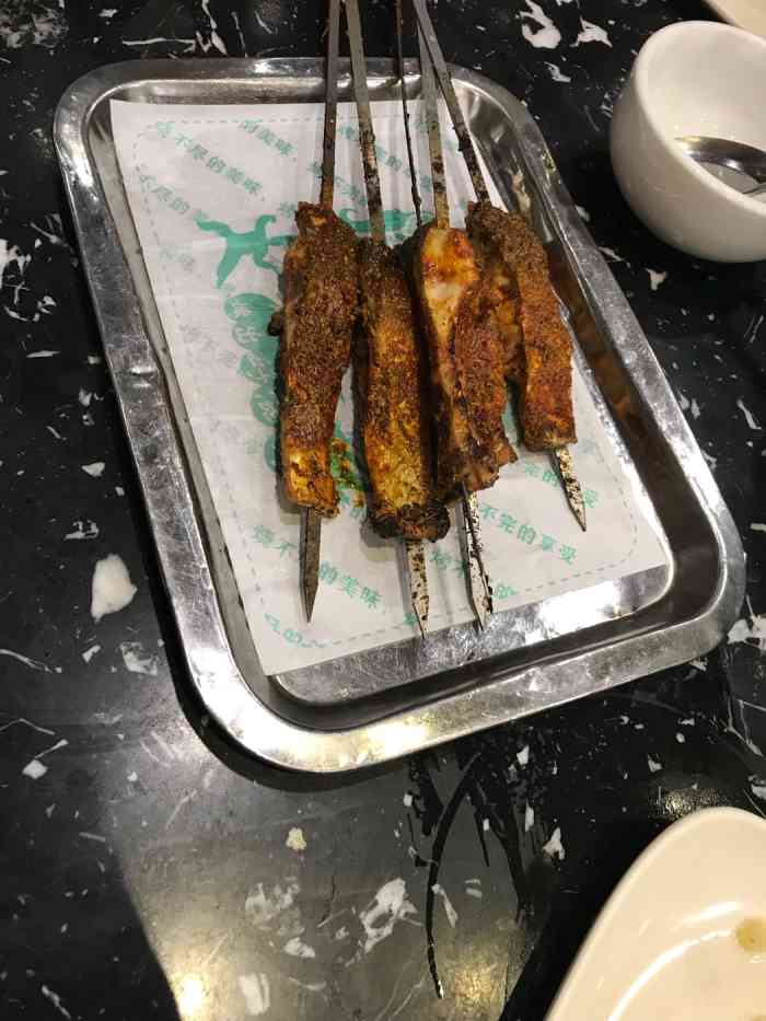 小东北烤肉(高新店)-"蛮好吃的烧烤,价位适中人均七八十,点了一.
