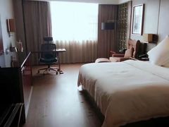 -武汉光谷广场杨家湾地铁站怡程酒店