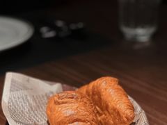 法式黄油牛角包-404干式熟成牛排馆•聚会餐厅