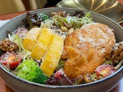 秘制鸡肉芒果牛油果沙拉-魏斯理汉堡(西安沣东吾悦店)