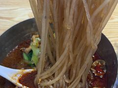 -魔都三兄弟酸辣粉·蘸卤炸串(虹桥万科店)