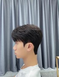-一家只做男发烫染的店