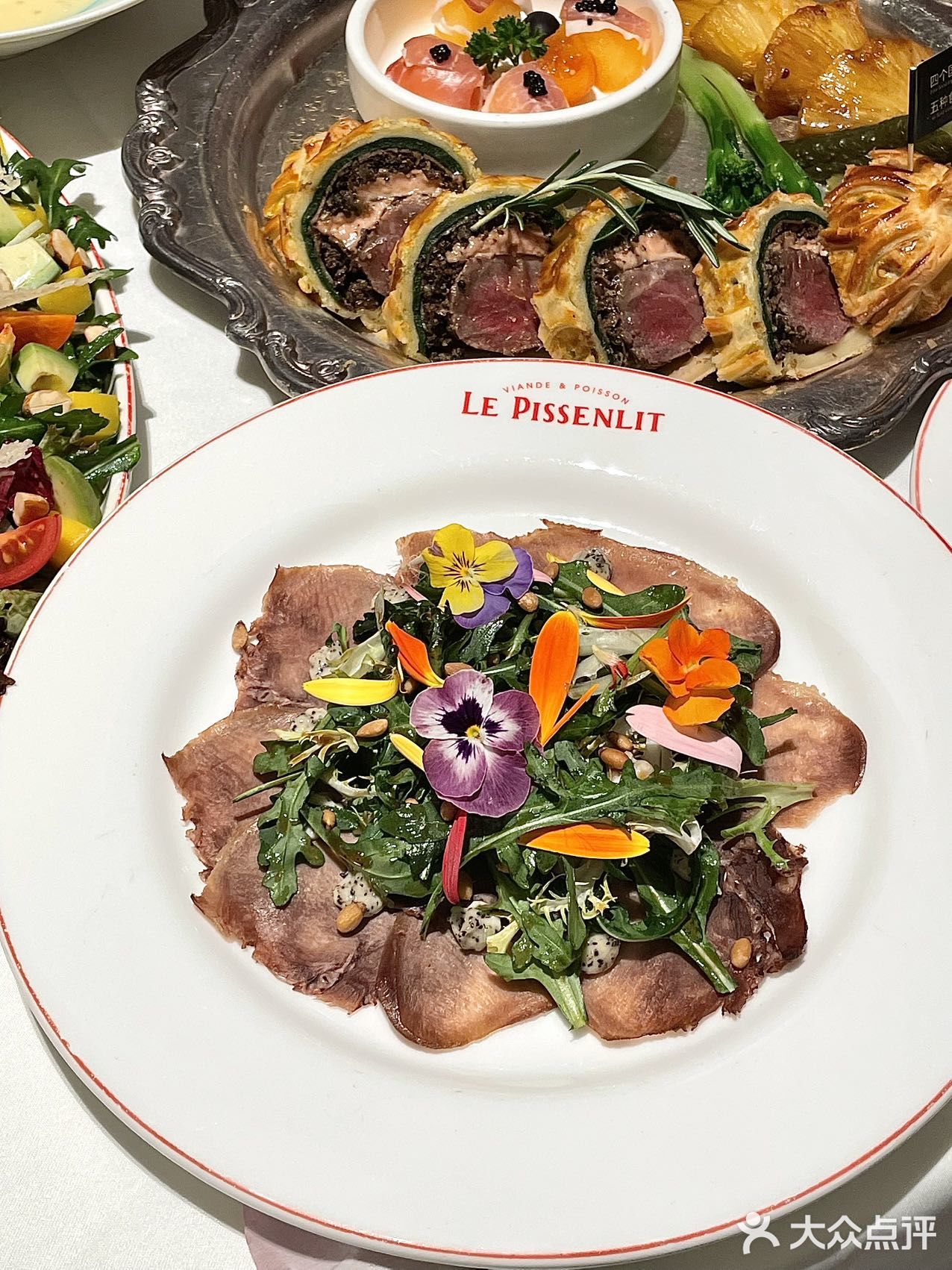 这家西餐厅的圣诞氛围浓度达到了1000%