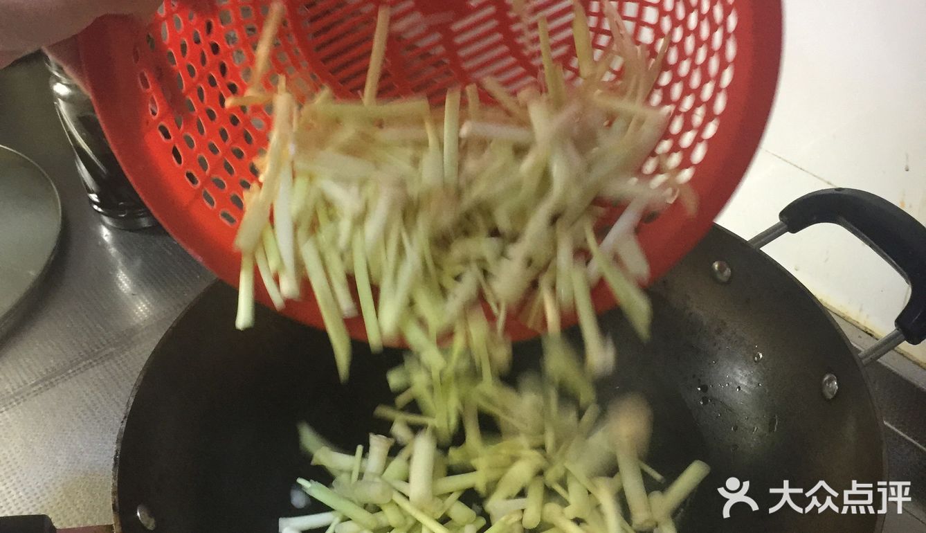 鲜的不得了的茭儿菜炒肉丝