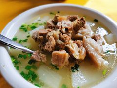 萝卜炖肘子-荣生萝卜汤饭店