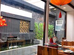 靠窗位-毛辣果·贵州红酸汤牛肉火锅(西单店)