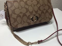 -COACH蔻驰(银泰店)