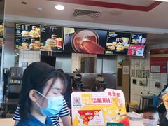 -麦当劳(展览路店)